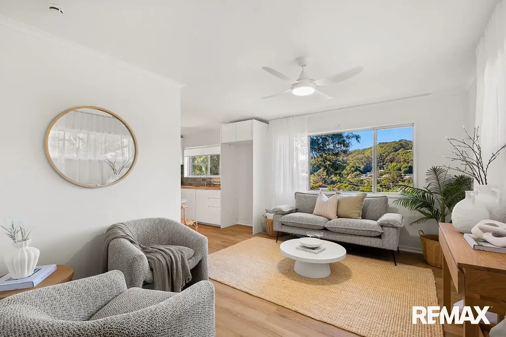 Nambour 1房  Renovated One-Bedroom Retreat with Deck, Carport & Bonus Utility Room