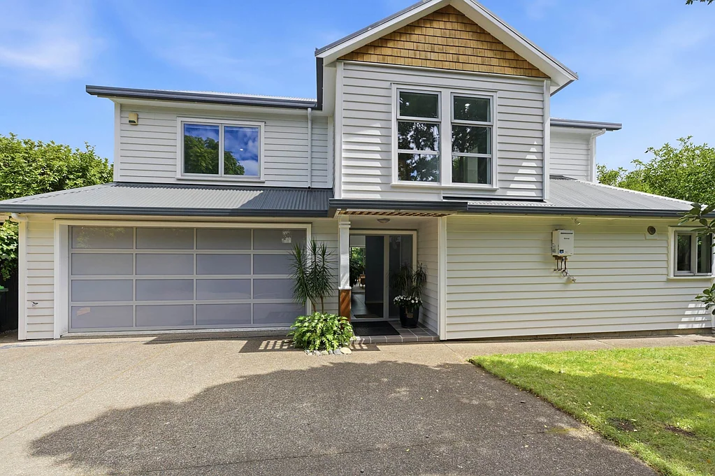 Bayswater 3 Slaapkamer OWNER HAS MOVED - Make Your Offer Today!