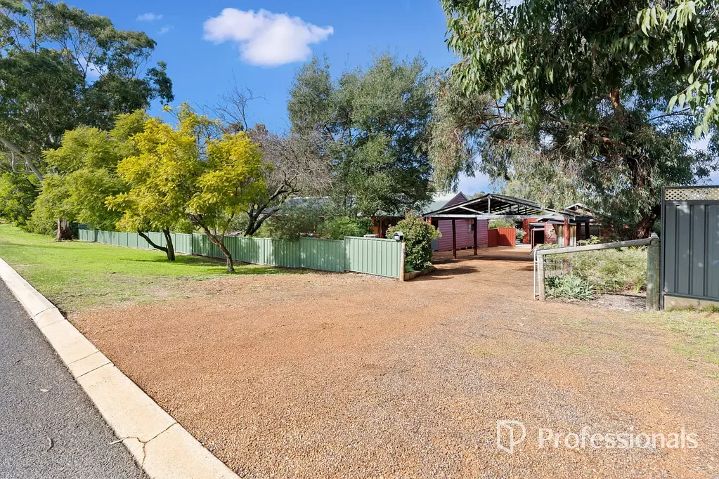 26 Reddy Avenue, Mundaring, WA 6073