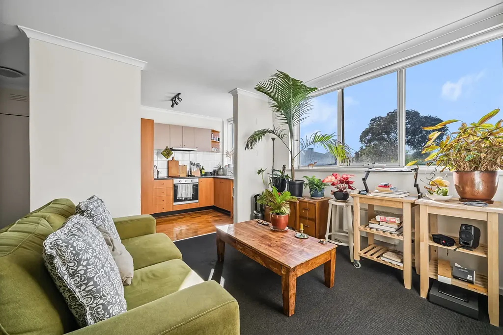 Northcote 2 Bedroom Splendid 2 Bedroom Apartment in One of Northcote's Most Sought After Streets!