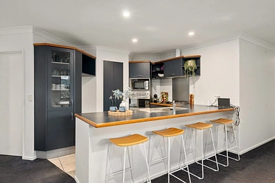 Saint Albans 3બેડરૂમ Cool and Quietly Confident - Seriously For Sale!