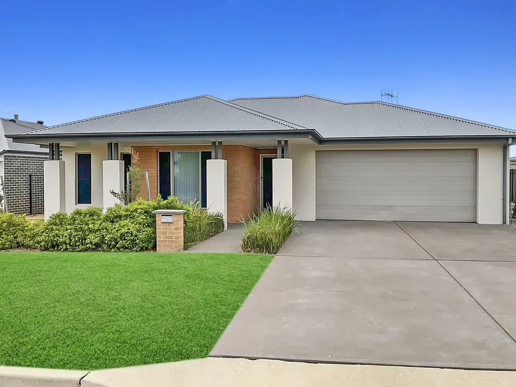 Googong 4房  Secure Investment Opportunity – DHA Lease in Place | Modern 4-Bedroom Family Home