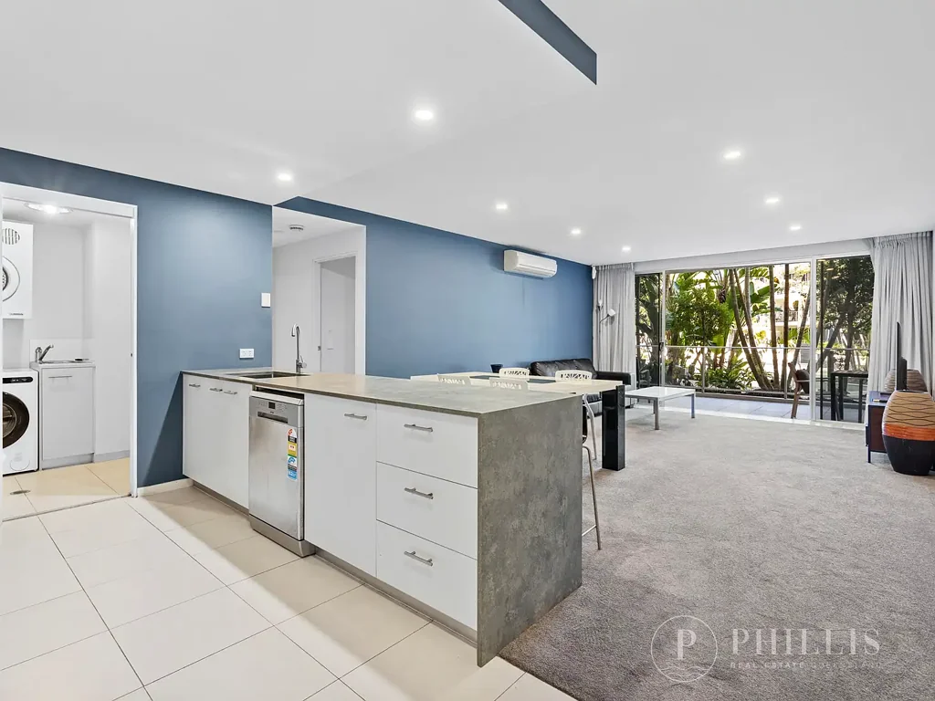 Hope Island 2房  Ground Floor Luxury Living in Azzura Greens!