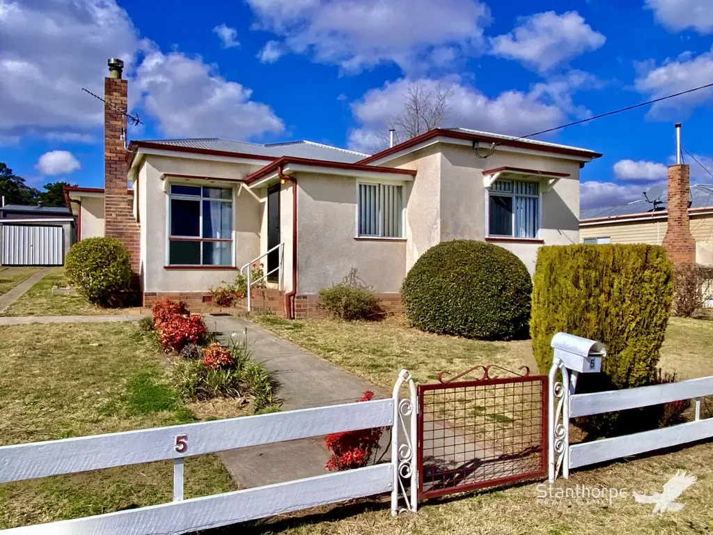 Stanthorpe 3침실 STANTHORPE - VERY NEAT 3 BED, 2 BATH CLOSE TO TOWN CENTRE AND QUARTPOT CREEK + PARKLANDS