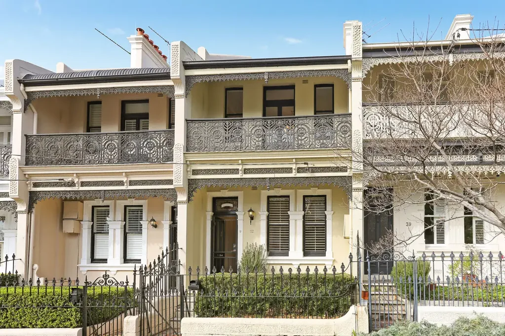 GRAND WIDE TERRACE IN SUPERB LOCATION