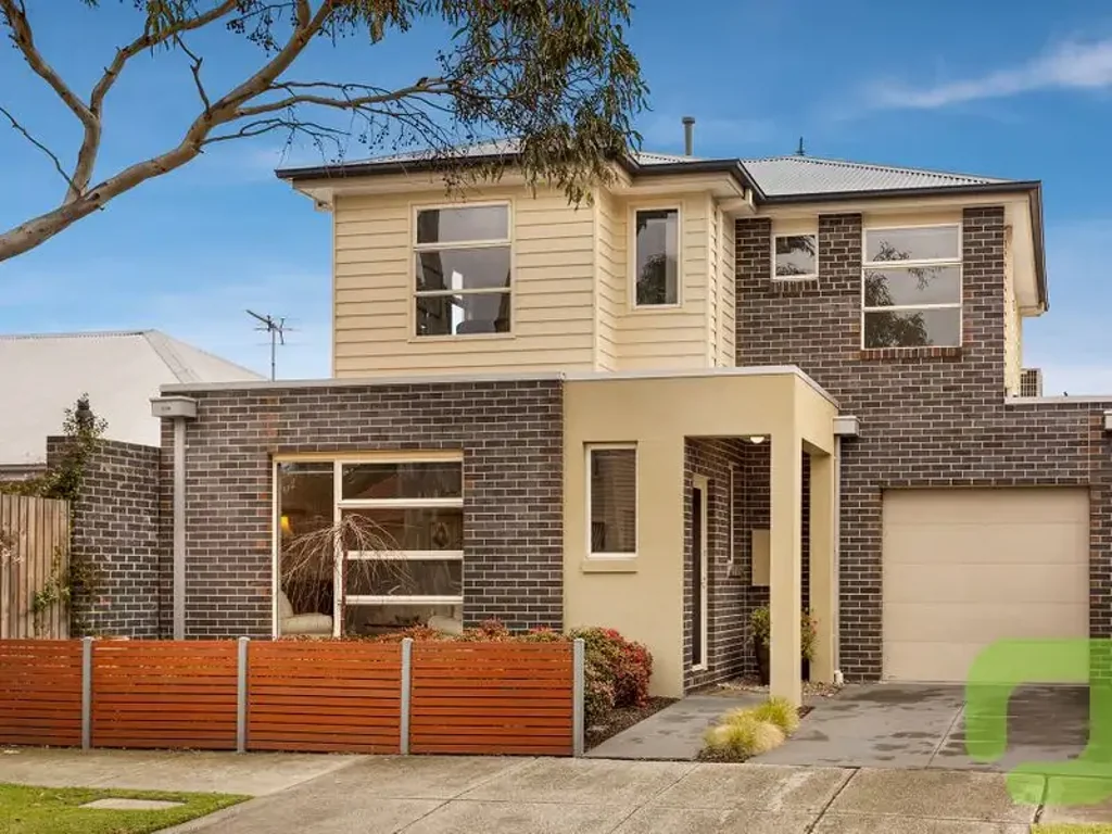 Three Bedroom Townhouse in Peaceful Location