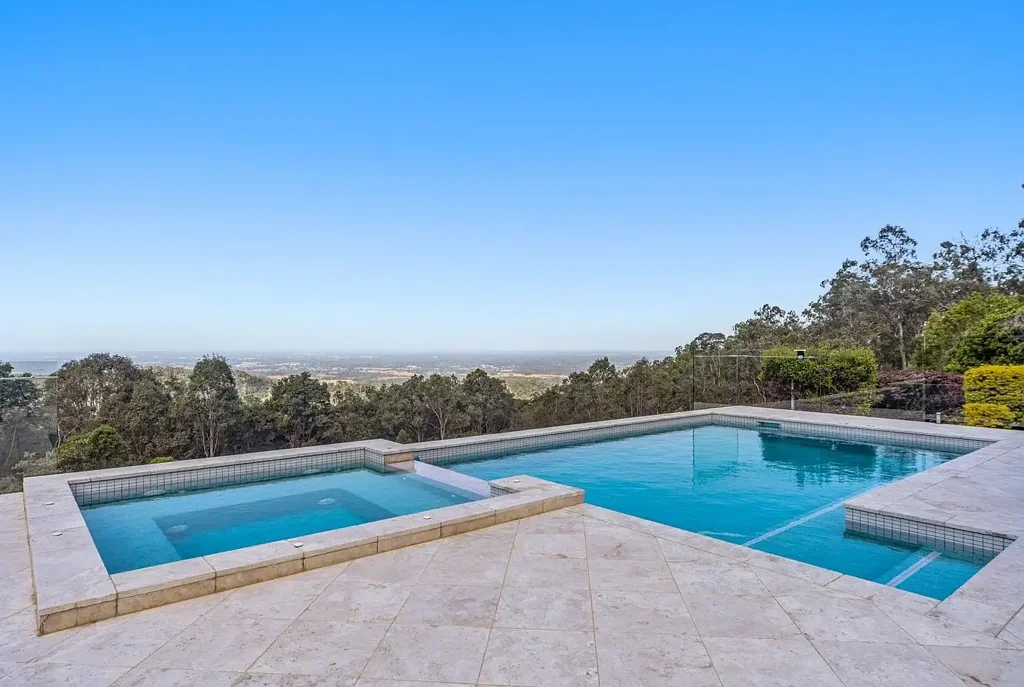 Rocksberg 4 Bedroom Luxury Acreage Living with World-Class Views