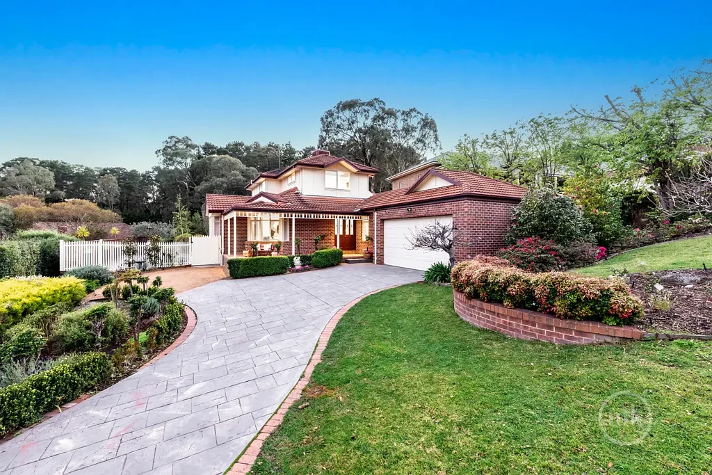 Eltham 5部屋 Custom-Built Luxury On A Coveted Tree-Lined Street