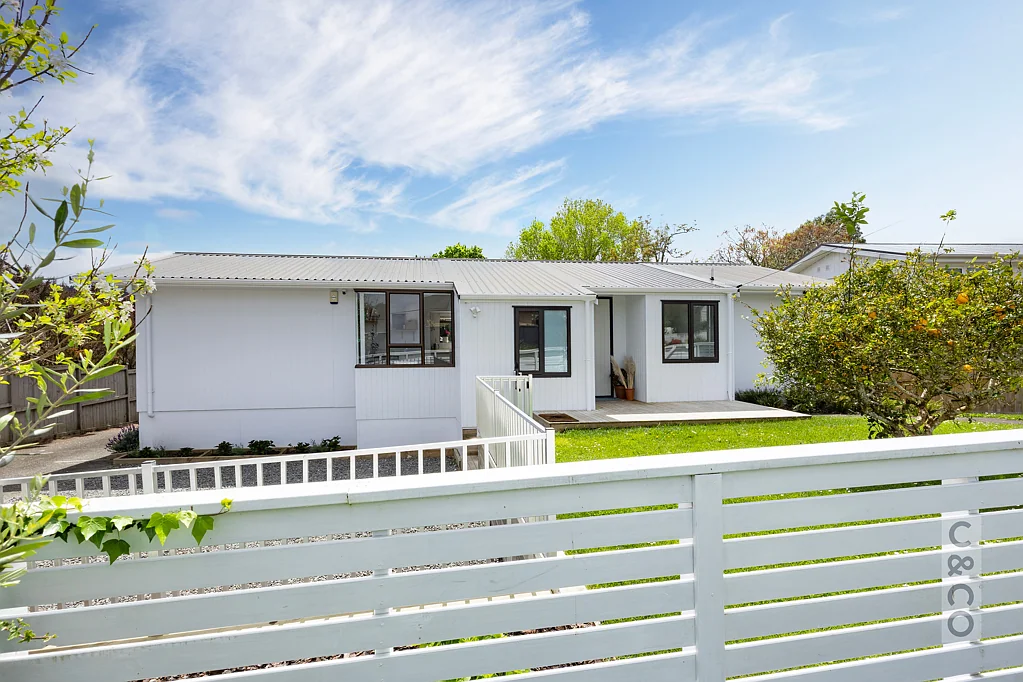 Riverhead 4ਬੈੱਡਰੂਮ Entry Level Riverhead & Just Like NEW...