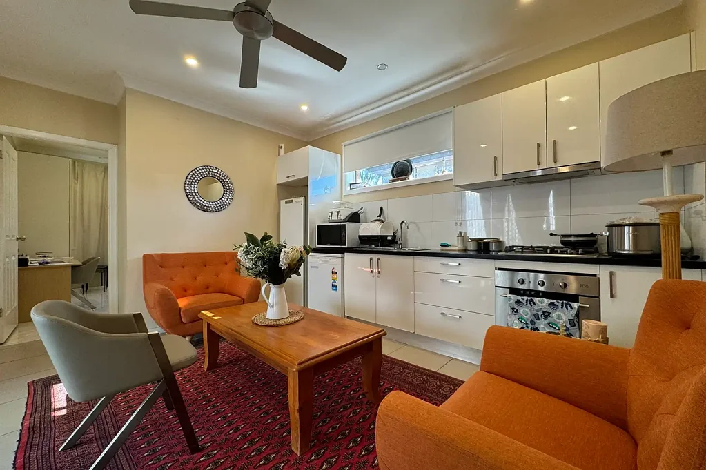 Bright & Private 2 Bedroom Granny Flat