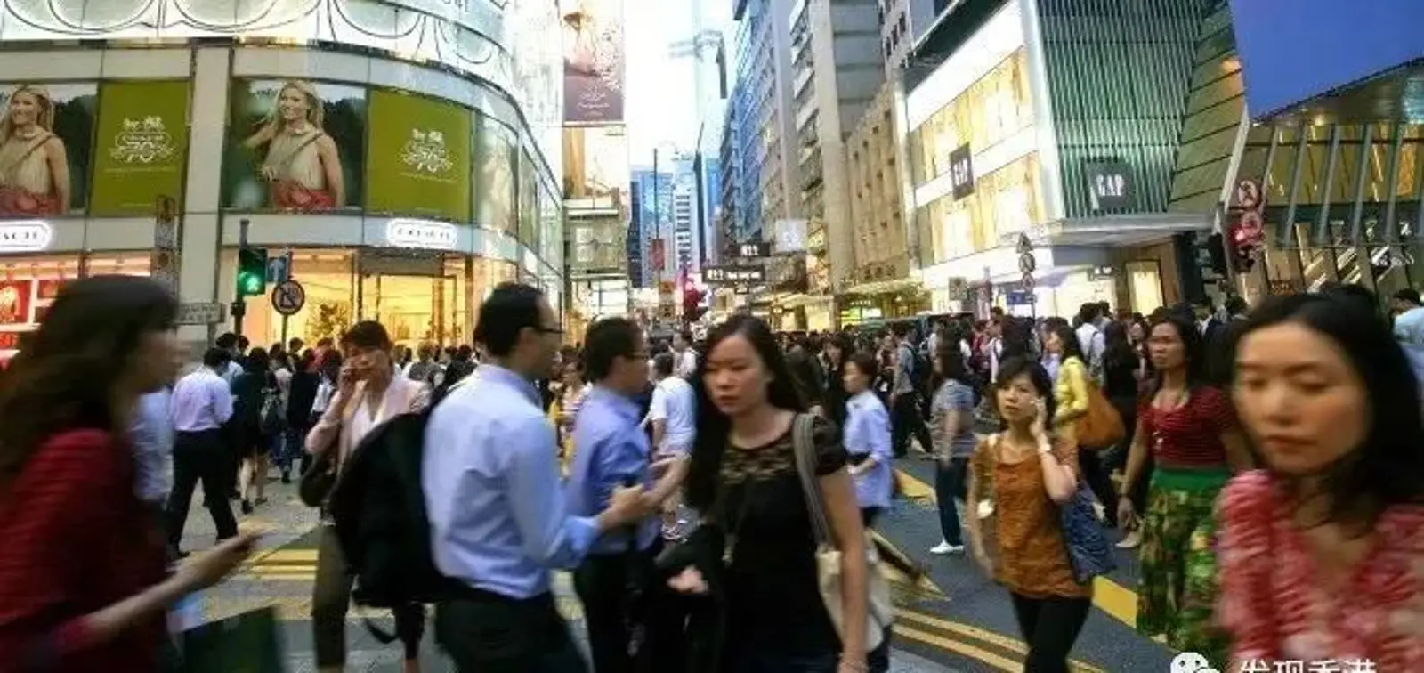 这个社会太疯狂！“男主内、女主外”，香港70%的人都赞同！