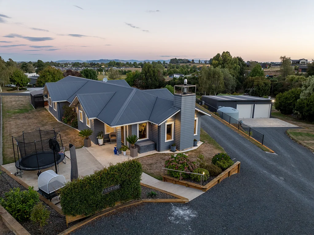 Te Awamutu 4침실 Stunning outdoor living, shedding, lots of extras