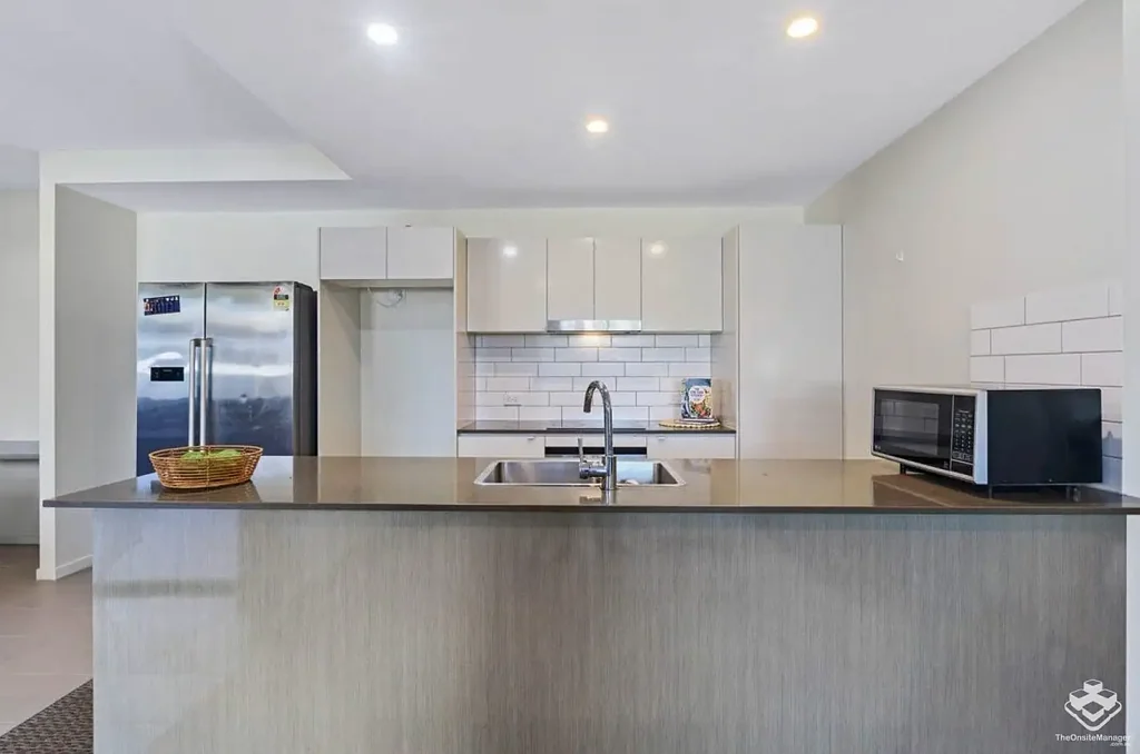 Modern Two-Bedroom Apartment - Minutes from Brisbane CBD