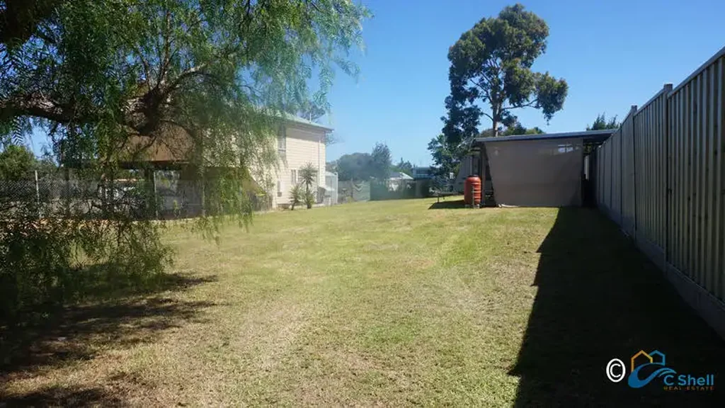 Loch Sport  LEVEL BLOCK WITH CARAVAN & CLOSE PROXIMITY TO LAKE VICTORIA & MARINA