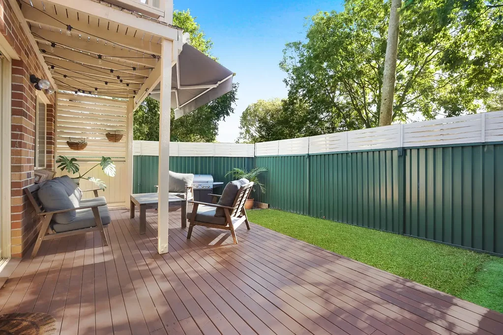 Mudgeeraba 3غرفة نوم Peaceful & Private Townhouse in Prime Position with Leafy Outlook