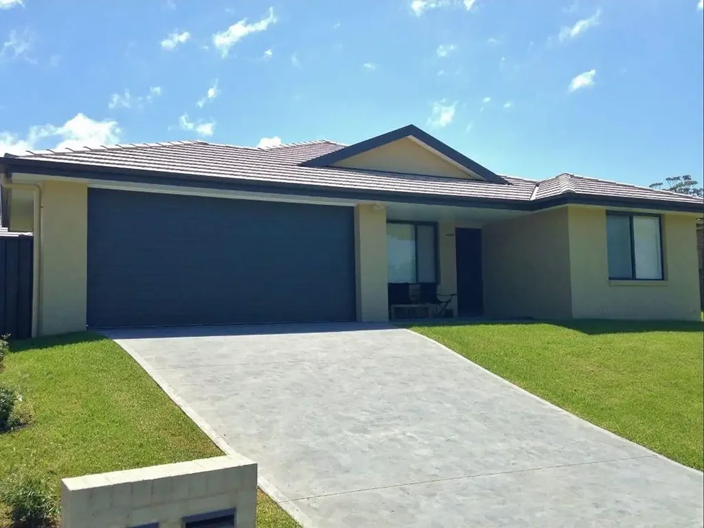 Single Level with central location