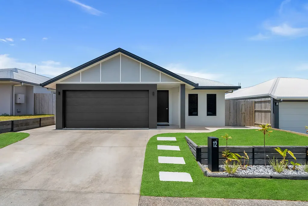 A Home That Lets You Relax, Entertain and Enjoy the Tropics