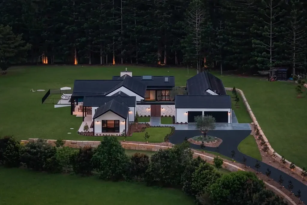 Tallebudgera Valley 4房  Private Creekfront Acreage - Minutes to Burleigh