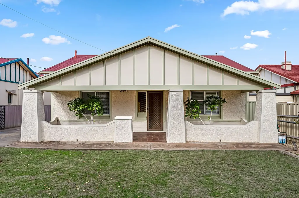 Prospect 4Kwarto Big Block Bungalow Bound for Bright New Beginnings!