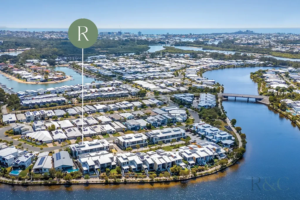 Mountain Creek 3 Slaapkamer Stylish Townhouse Offering Premium Lakeside Lifestyle