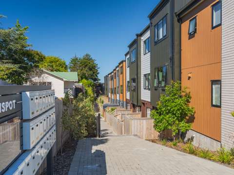 Greenhithe 3Habitaciones Stylish & Low-Maintenance Townhouse
