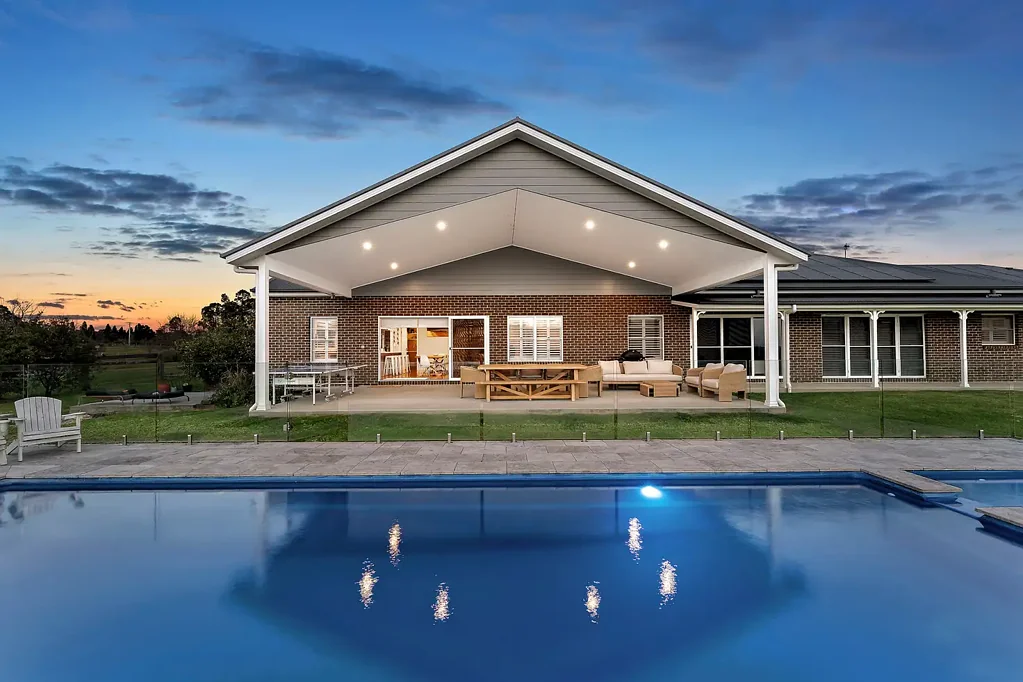 Branxton 5 Slaapkamer Light-Filled Country Charm & Stylish Contemporary Comfort