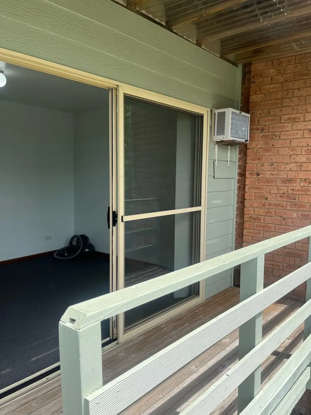 SPACIOUS 2 BEDROOM FLAT!