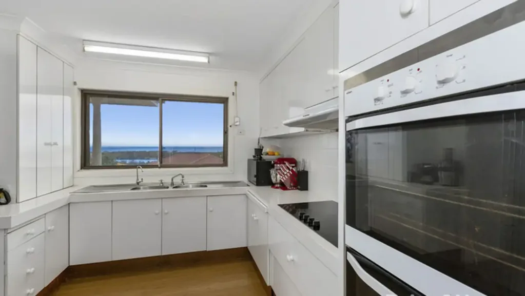 East Banora Beauty with Ocean Views!
