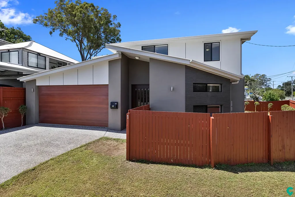 Beautiful modern home - moments from the water