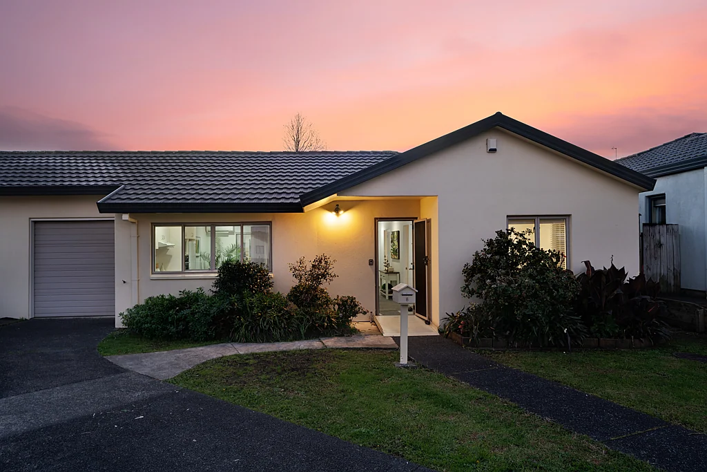 8 Lockington Avenue, Henderson, Waitakere City, Auckland