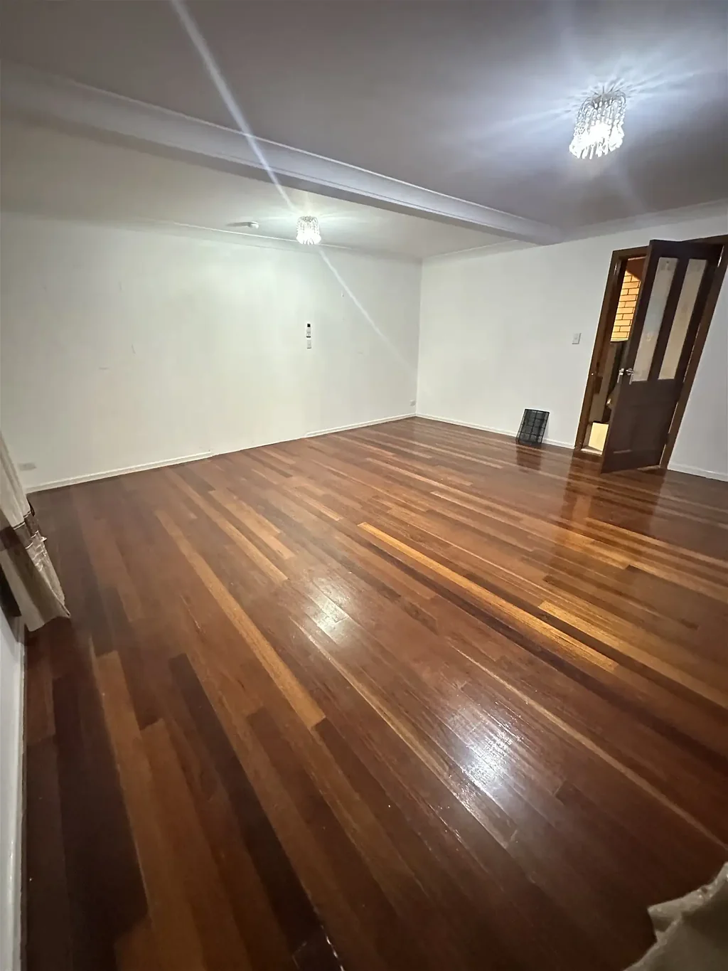 STUDENT SHARE ACCOMMODATION 10 Minute Bus Ride to Griffith University 8 Mins walk to Garden City Shopping Centre