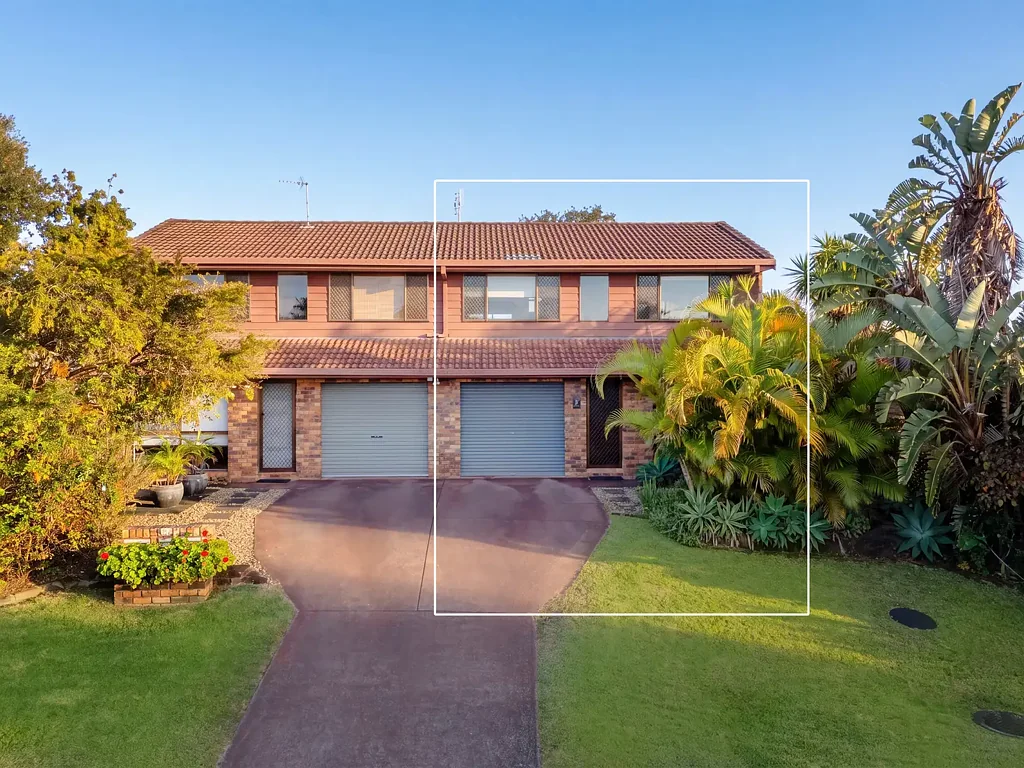 Ashmore 3chambre Renovated Duplex with Modern Finishes & Outdoor Entertaining