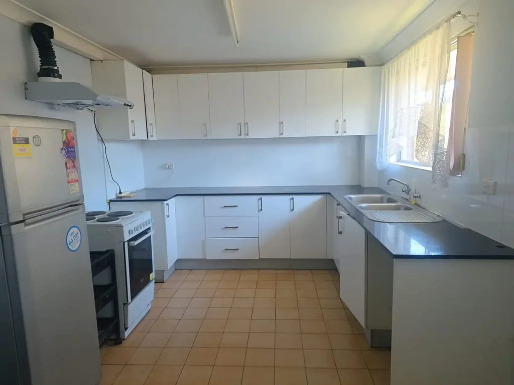 Charming Furnished Unit – Walk to Guildford Station
