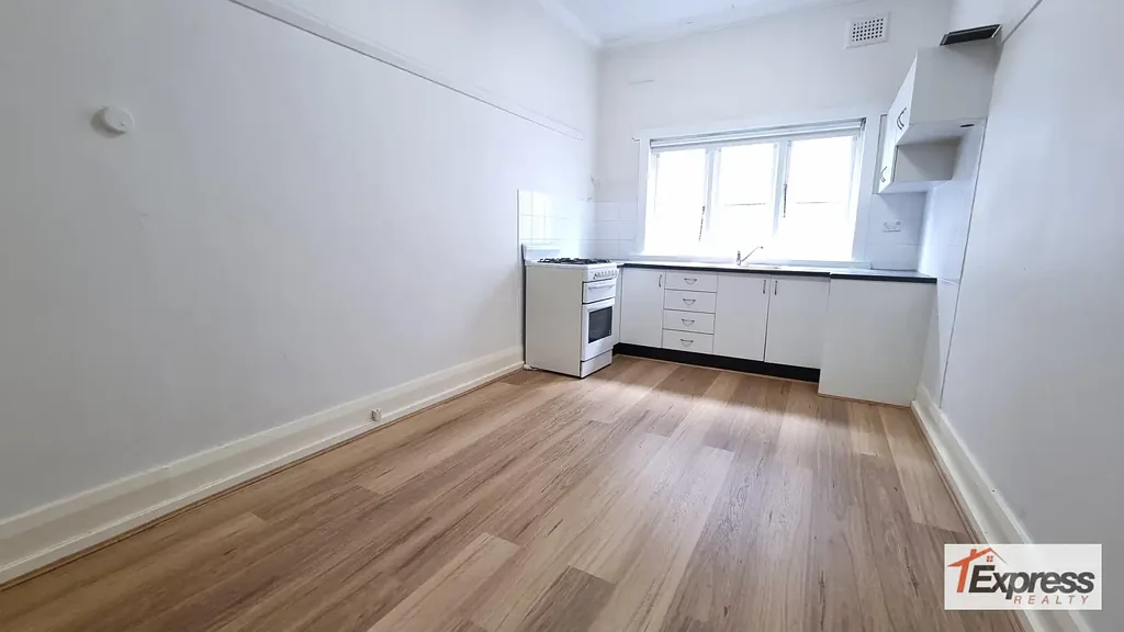 ONE BEDROOM BEACH PAD MOMENTS FROM BONDI BEACH