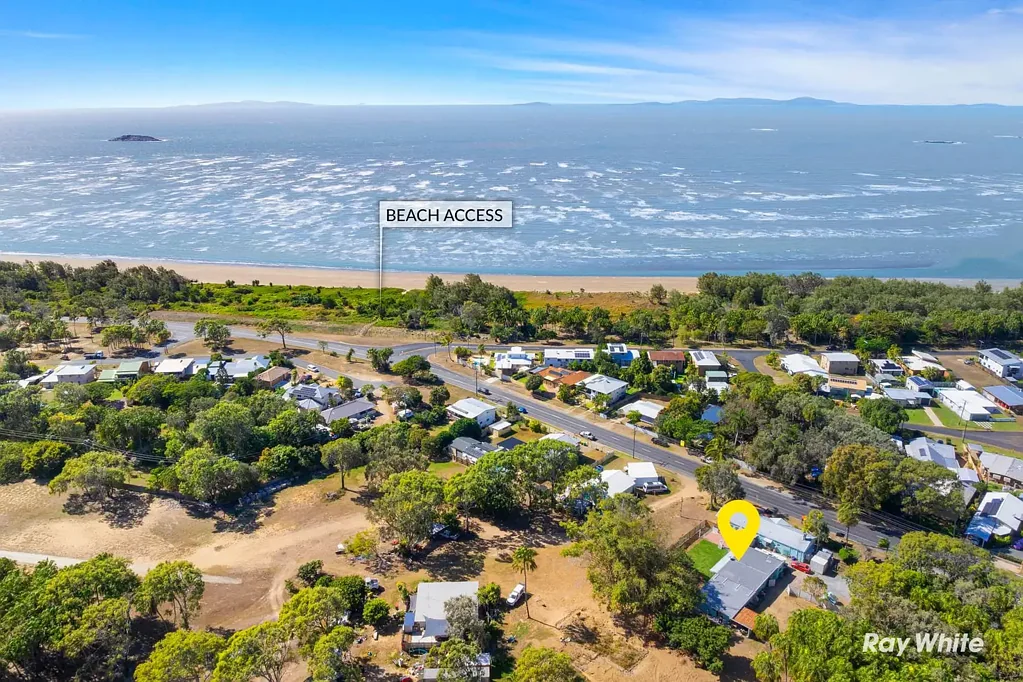 Coastal Living Just Moments from Kinka Beach!