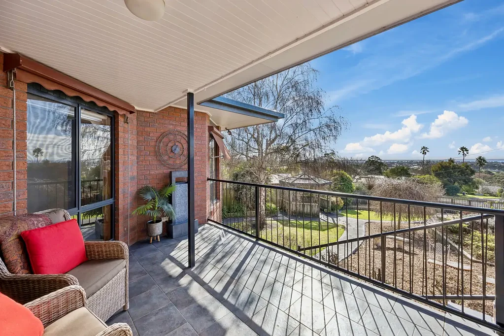 Elliminyt 4 Slaapkamer Space, Views and Timeless Family Appeal…