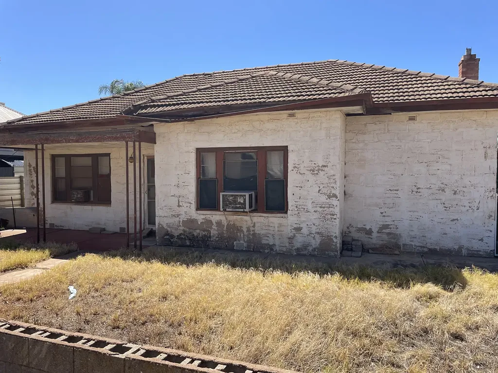 Port Pirie 2 Bedroom NOT FOR THE FAINT HEARTED