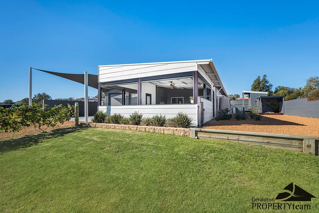 Moresby 3 Bedroom Ocean Views, Sunset Skies, and Total Privacy