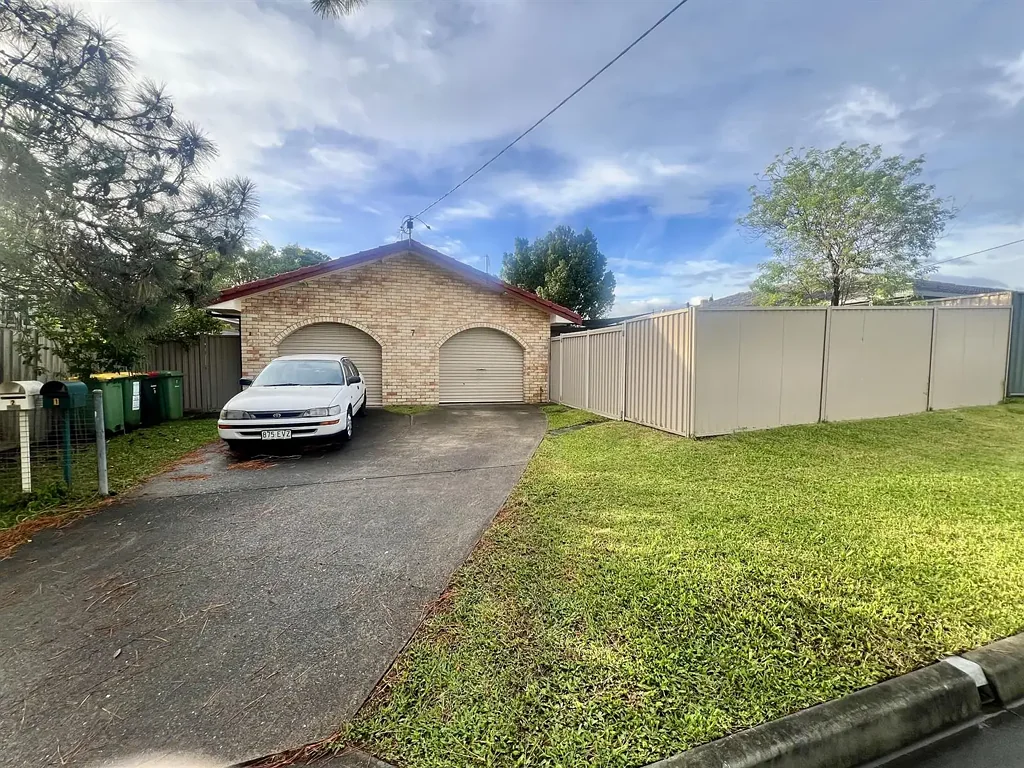 7 Fox Avenue, Southport, QLD 4215