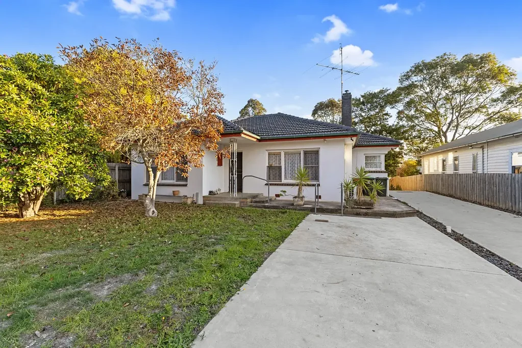 16 Reservoir Road, Moe, VIC 3825