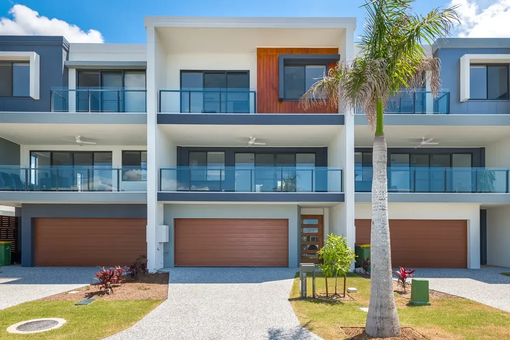 Luxury Living in Hope Island – Your Dream Home Awaits!