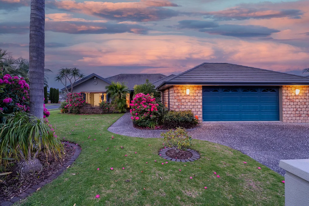Whitianga 5房  EASY CENTRAL EXECUTIVE FAMILY BEACH LIVING... YOU?