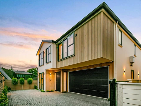 Epsom 5部屋 Brand New Luxury Home in Prime Location