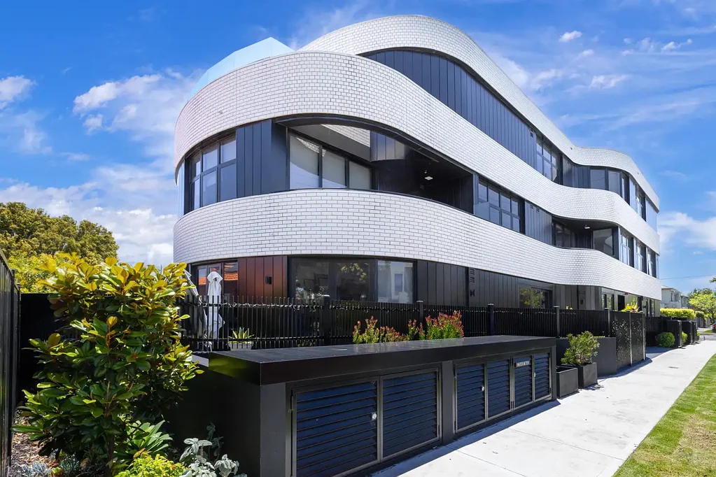 Caulfield South 2Phòng ngủ Luxury Living Awaits at 102/2a Emma Street, Caulfield South