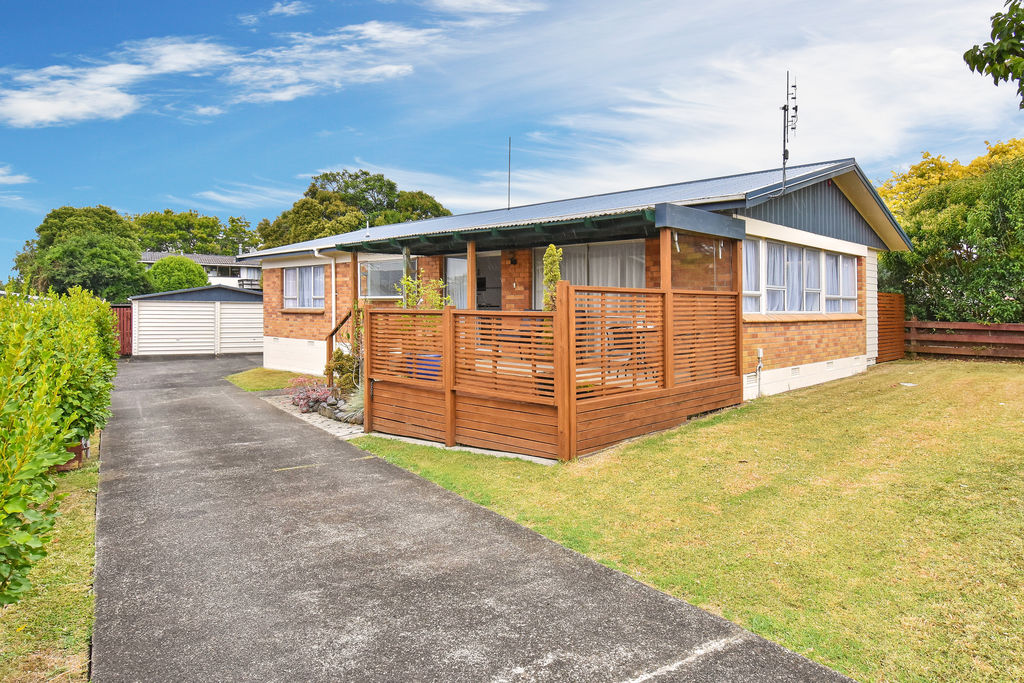 12 Tatariki Street, Rosehill