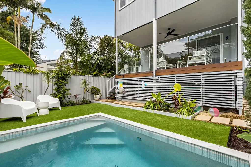 Currumbin Waters 4Zimmer LUXURY COASTAL LIVING - FREE STANDING TOWNHOUSE IN A PRIME CURRUMBIN ENCLAVE