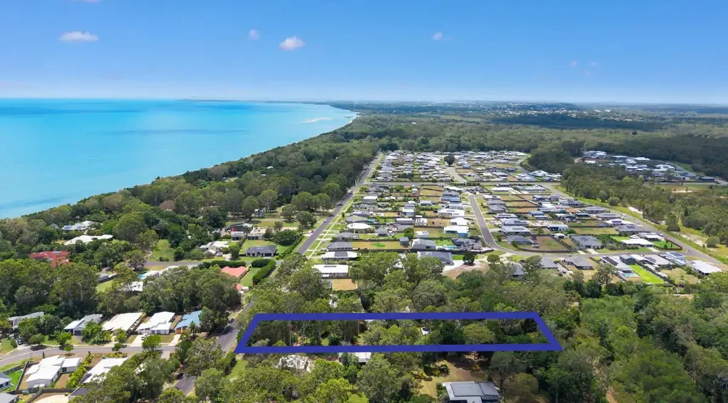 Toogoom 3બેડરૂમ Almost 1.25 Acres Just 200m From The Beach With Separate Second Dwelling!