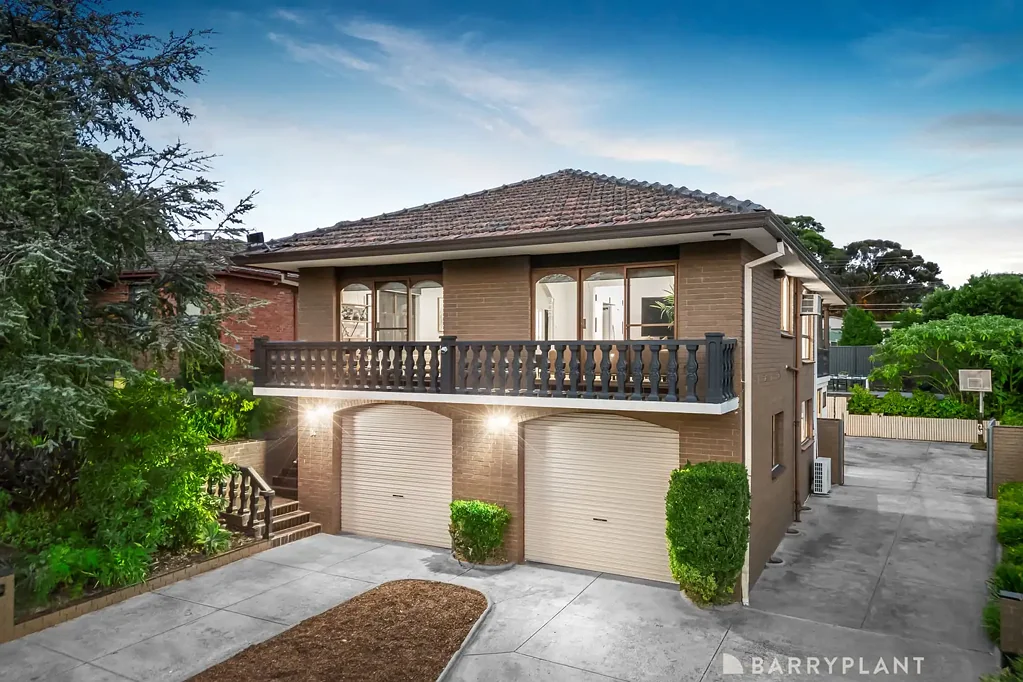 Greensborough 6બેડરૂમ Spacious Family Sanctuary with Breathtaking Views – 6 Bedroom, 4 Living Areas, Prime Greensborough Location!