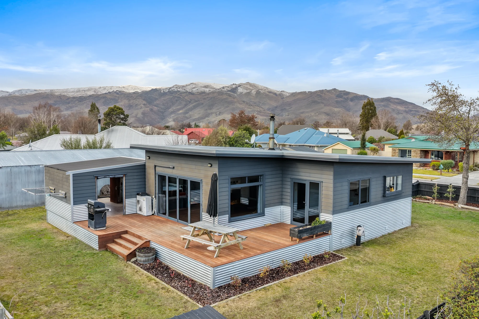 Cromwell 3બેડરૂમ Sweeping views and outdoor appeal
