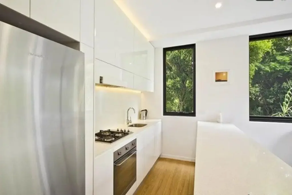 Bright & Spacious 2-Bedroom Apartment in the Heart of Dee Why